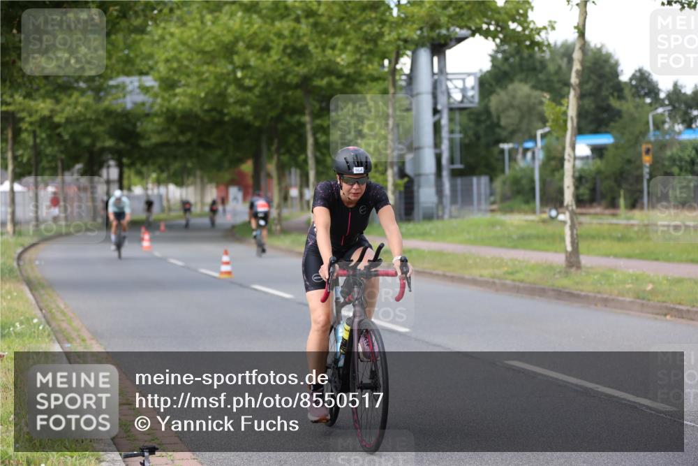 10.08.2025 - GEWOBA Citytriathlon Bremen Yannick Fuchs http://msf.ph/oto/8550517 10.08.2025 12:24:33 Radfahren 557, 597, 613, 623, 660, 672, 705, 724, 779, 809, 883, 925, 964, 1006, 1036 meine-sportfotos.de