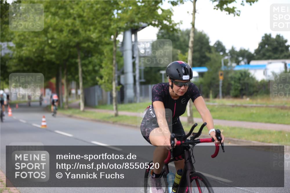 10.08.2025 - GEWOBA Citytriathlon Bremen Yannick Fuchs http://msf.ph/oto/8550520 10.08.2025 12:24:33 Radfahren 557, 597, 613, 623, 660, 672, 705, 724, 779, 809, 883, 925, 964, 1006, 1036 meine-sportfotos.de