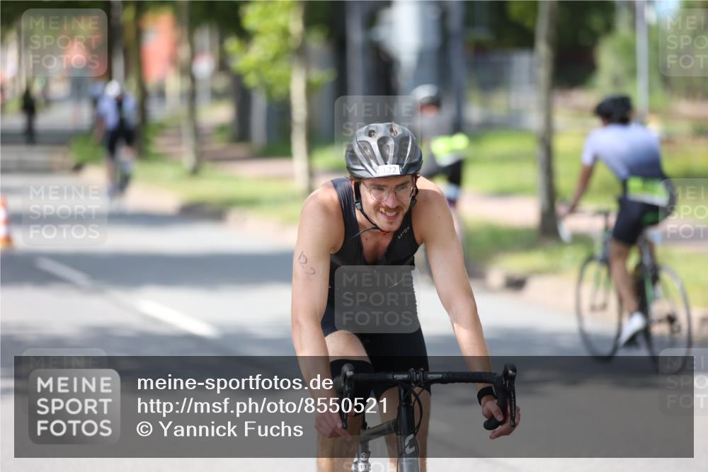 10.08.2025 - GEWOBA Citytriathlon Bremen Yannick Fuchs http://msf.ph/oto/8550521 10.08.2025 14:14:25 Radfahren 77, 93, 122 meine-sportfotos.de