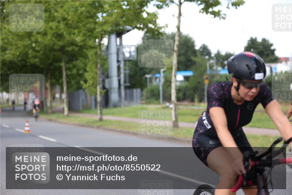 10.08.2025 - GEWOBA Citytriathlon Bremen Yannick Fuchs http://msf.ph/oto/8550522 10.08.2025 12:24:33 Radfahren 557, 597, 613, 623, 660, 672, 705, 724, 779, 809, 883, 925, 964, 1006, 1036 meine-sportfotos.de