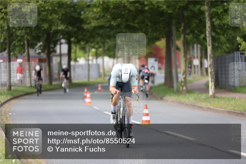 10.08.2025 - GEWOBA Citytriathlon Bremen Yannick Fuchs http://msf.ph/oto/8550524 10.08.2025 12:24:34 Radfahren 557, 597, 613, 623, 660, 672, 698, 705, 724, 779, 809, 883, 925, 964, 1006, 1036 meine-sportfotos.de