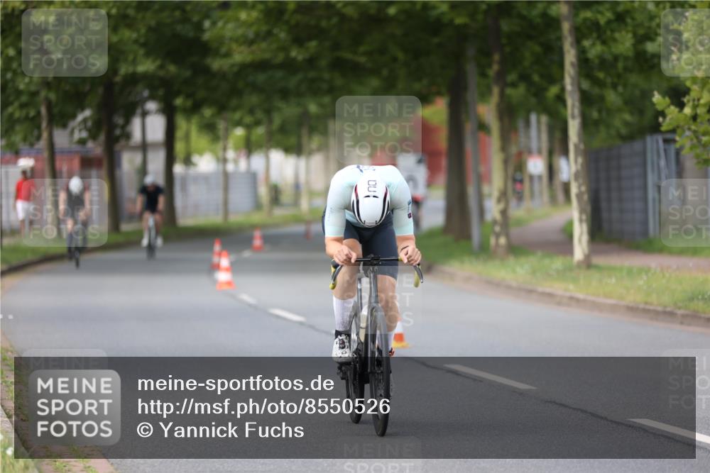 10.08.2025 - GEWOBA Citytriathlon Bremen Yannick Fuchs http://msf.ph/oto/8550526 10.08.2025 12:24:34 Radfahren 557, 597, 613, 623, 660, 672, 698, 705, 724, 779, 809, 883, 925, 964, 1006, 1036 meine-sportfotos.de