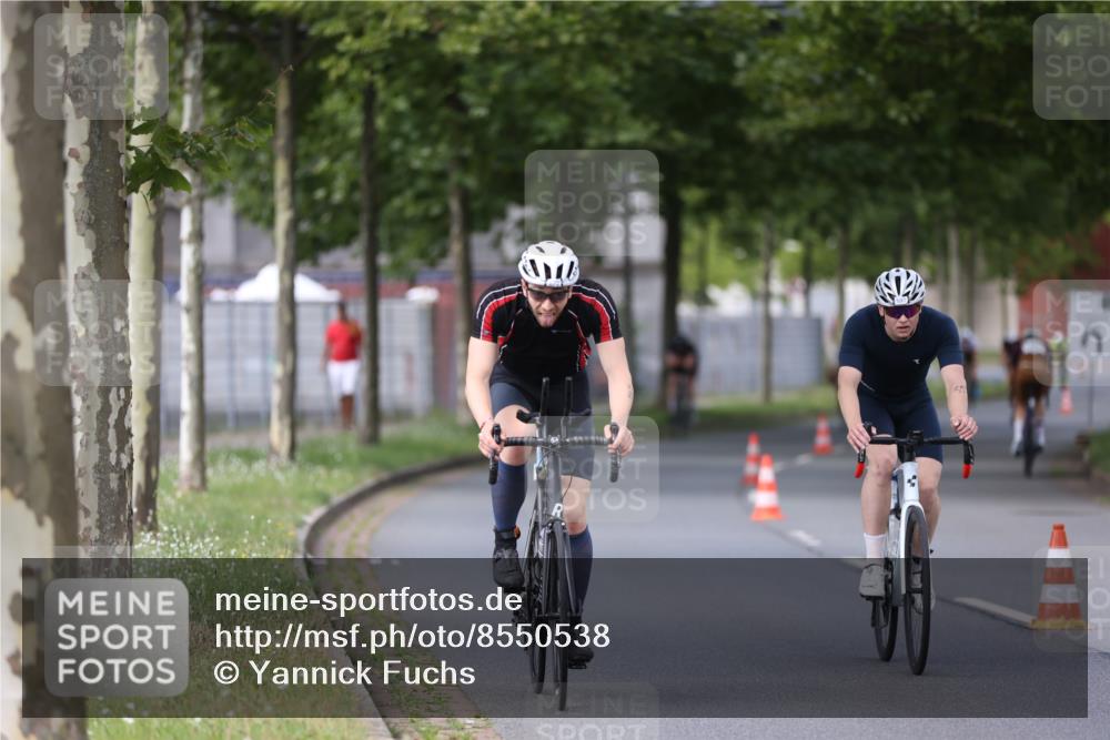10.08.2025 - GEWOBA Citytriathlon Bremen Yannick Fuchs http://msf.ph/oto/8550538 10.08.2025 12:24:38 Radfahren 597, 613, 623, 660, 672, 698, 705, 737, 779, 809, 883, 925, 964, 1006, 1036 meine-sportfotos.de