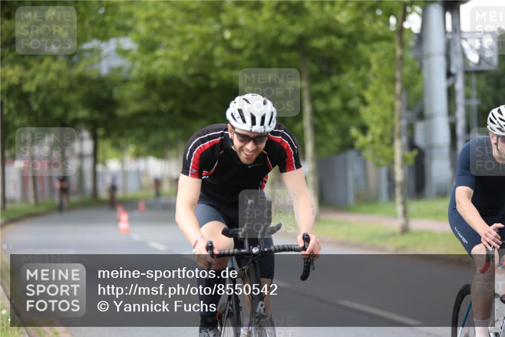 10.08.2025 - GEWOBA Citytriathlon Bremen Yannick Fuchs http://msf.ph/oto/8550542 10.08.2025 12:24:40 Radfahren 597, 623, 660, 672, 698, 705, 737, 779, 809, 883, 890, 896, 925, 964, 1006, 1036 meine-sportfotos.de