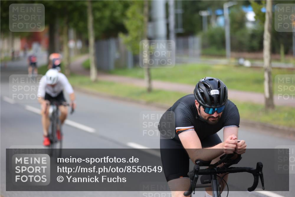 10.08.2025 - GEWOBA Citytriathlon Bremen Yannick Fuchs http://msf.ph/oto/8550549 10.08.2025 12:24:45 Radfahren 597, 660, 672, 698, 705, 737, 880, 890, 896, 954, 955, 1006 meine-sportfotos.de