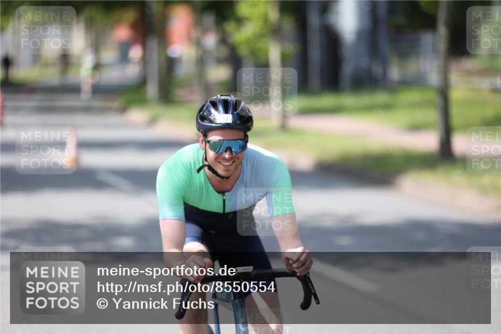 10.08.2025 - GEWOBA Citytriathlon Bremen Yannick Fuchs http://msf.ph/oto/8550554 10.08.2025 14:14:38 Radfahren 68, 77, 93, 96, 105, 113, 143 meine-sportfotos.de