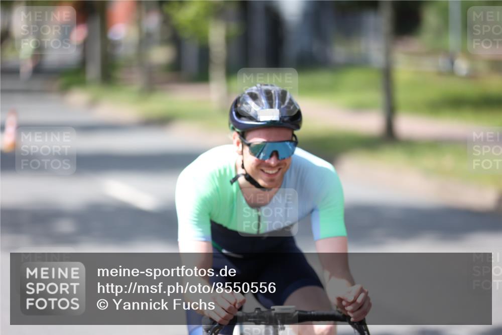 10.08.2025 - GEWOBA Citytriathlon Bremen Yannick Fuchs http://msf.ph/oto/8550556 10.08.2025 14:14:39 Radfahren 68, 77, 93, 96, 105, 113, 143 meine-sportfotos.de
