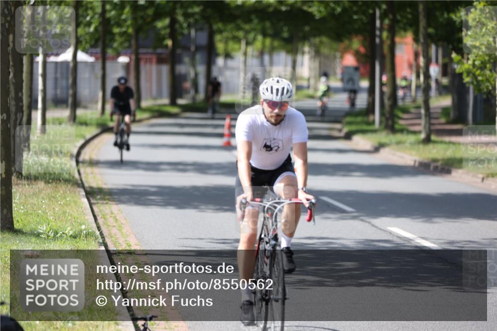 10.08.2025 - GEWOBA Citytriathlon Bremen Yannick Fuchs http://msf.ph/oto/8550562 10.08.2025 14:14:40 Radfahren 68, 77, 93, 96, 105, 113, 143 meine-sportfotos.de