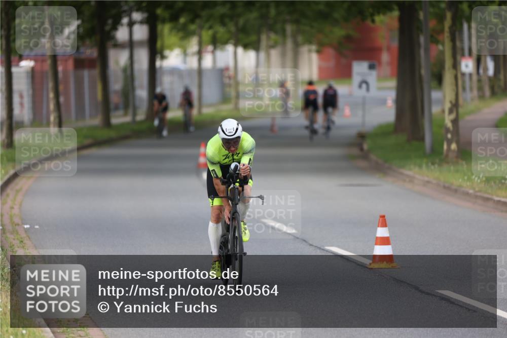 10.08.2025 - GEWOBA Citytriathlon Bremen Yannick Fuchs http://msf.ph/oto/8550564 10.08.2025 12:24:49 Radfahren 597, 672, 698, 737, 814, 880, 890, 896, 954, 955, 1006 meine-sportfotos.de