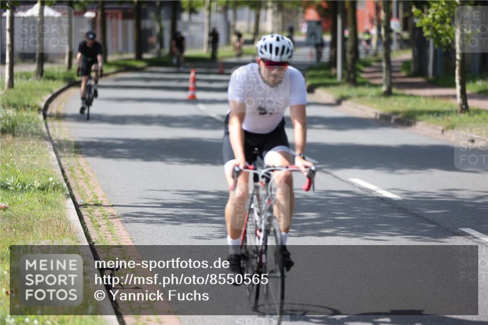 10.08.2025 - GEWOBA Citytriathlon Bremen Yannick Fuchs http://msf.ph/oto/8550565 10.08.2025 14:14:40 Radfahren 68, 77, 93, 96, 105, 113, 143 meine-sportfotos.de