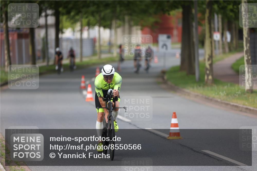 10.08.2025 - GEWOBA Citytriathlon Bremen Yannick Fuchs http://msf.ph/oto/8550566 10.08.2025 12:24:49 Radfahren 597, 672, 698, 737, 814, 880, 890, 896, 954, 955, 1006 meine-sportfotos.de