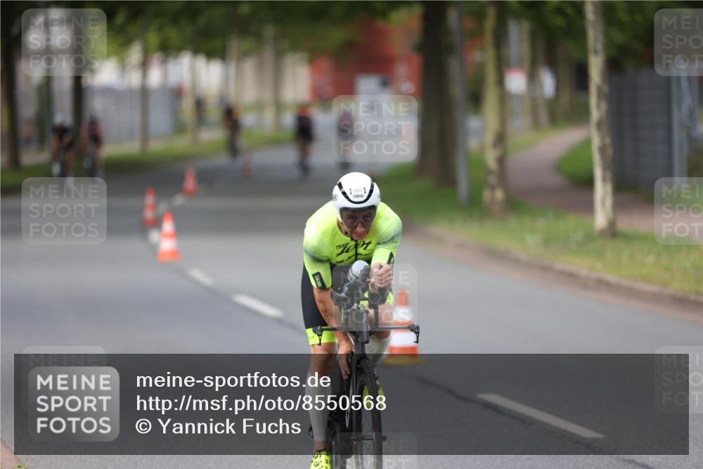 10.08.2025 - GEWOBA Citytriathlon Bremen Yannick Fuchs http://msf.ph/oto/8550568 10.08.2025 12:24:50 Radfahren 597, 672, 698, 737, 814, 880, 890, 896, 954, 955, 1006 meine-sportfotos.de