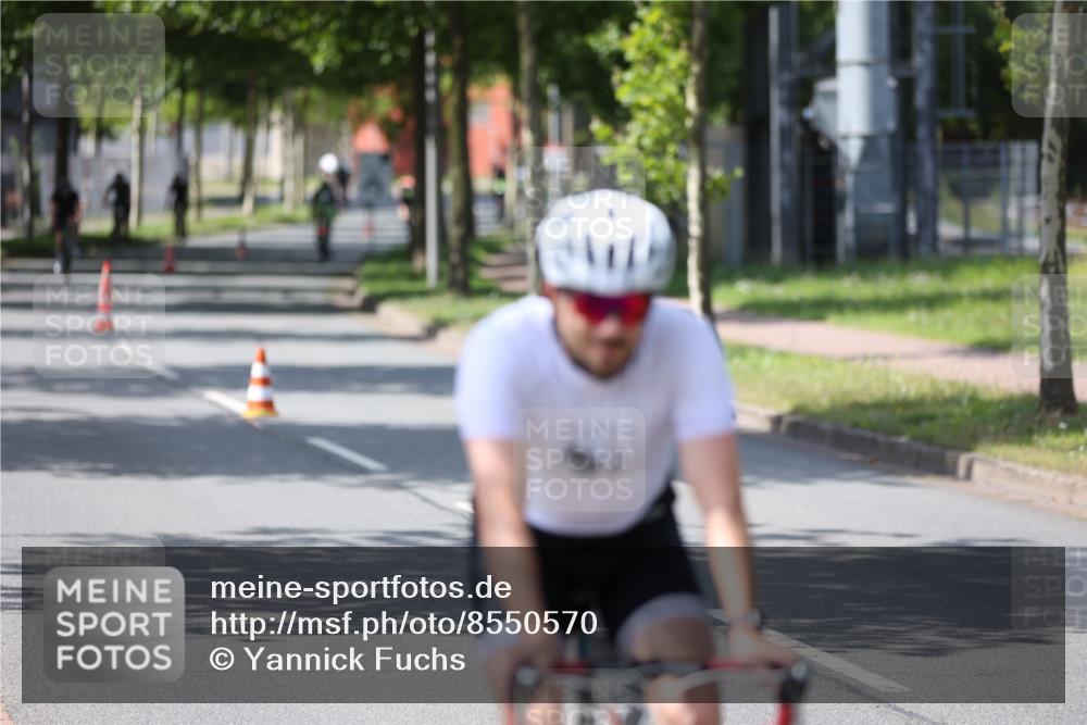 10.08.2025 - GEWOBA Citytriathlon Bremen Yannick Fuchs http://msf.ph/oto/8550570 10.08.2025 14:14:40 Radfahren 68, 77, 93, 96, 105, 113, 143 meine-sportfotos.de