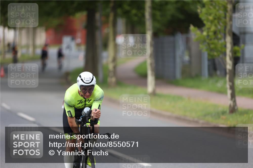 10.08.2025 - GEWOBA Citytriathlon Bremen Yannick Fuchs http://msf.ph/oto/8550571 10.08.2025 12:24:50 Radfahren 597, 672, 698, 737, 814, 880, 890, 896, 954, 955, 1006 meine-sportfotos.de
