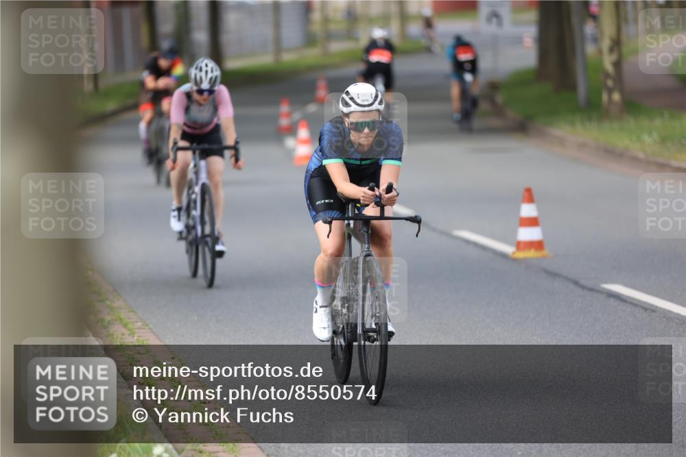 10.08.2025 - GEWOBA Citytriathlon Bremen Yannick Fuchs http://msf.ph/oto/8550574 10.08.2025 12:24:56 Radfahren 597, 698, 737, 814, 880, 890, 896, 954, 955, 958 meine-sportfotos.de