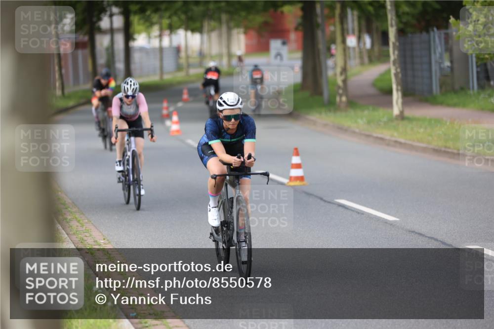10.08.2025 - GEWOBA Citytriathlon Bremen Yannick Fuchs http://msf.ph/oto/8550578 10.08.2025 12:24:56 Radfahren 597, 698, 737, 814, 880, 890, 896, 954, 955, 958 meine-sportfotos.de