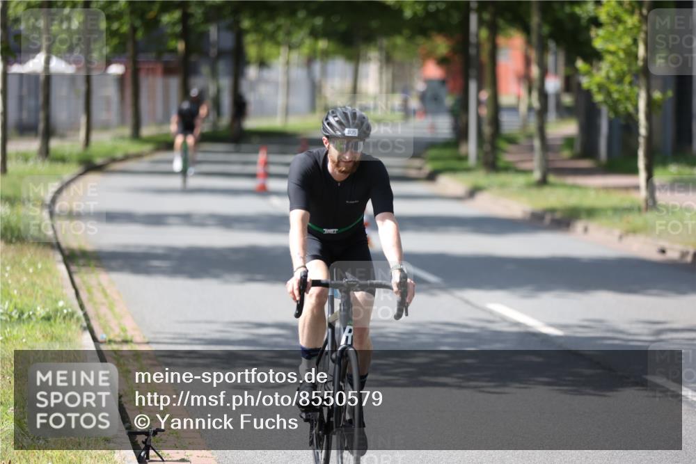 10.08.2025 - GEWOBA Citytriathlon Bremen Yannick Fuchs http://msf.ph/oto/8550579 10.08.2025 14:14:43 Radfahren 37, 68, 77, 93, 96, 105, 113, 143 meine-sportfotos.de