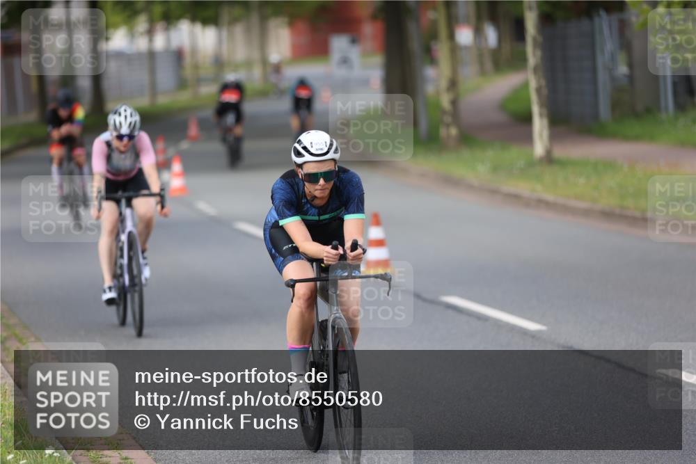 10.08.2025 - GEWOBA Citytriathlon Bremen Yannick Fuchs http://msf.ph/oto/8550580 10.08.2025 12:24:56 Radfahren 597, 698, 737, 814, 880, 890, 896, 954, 955, 958 meine-sportfotos.de