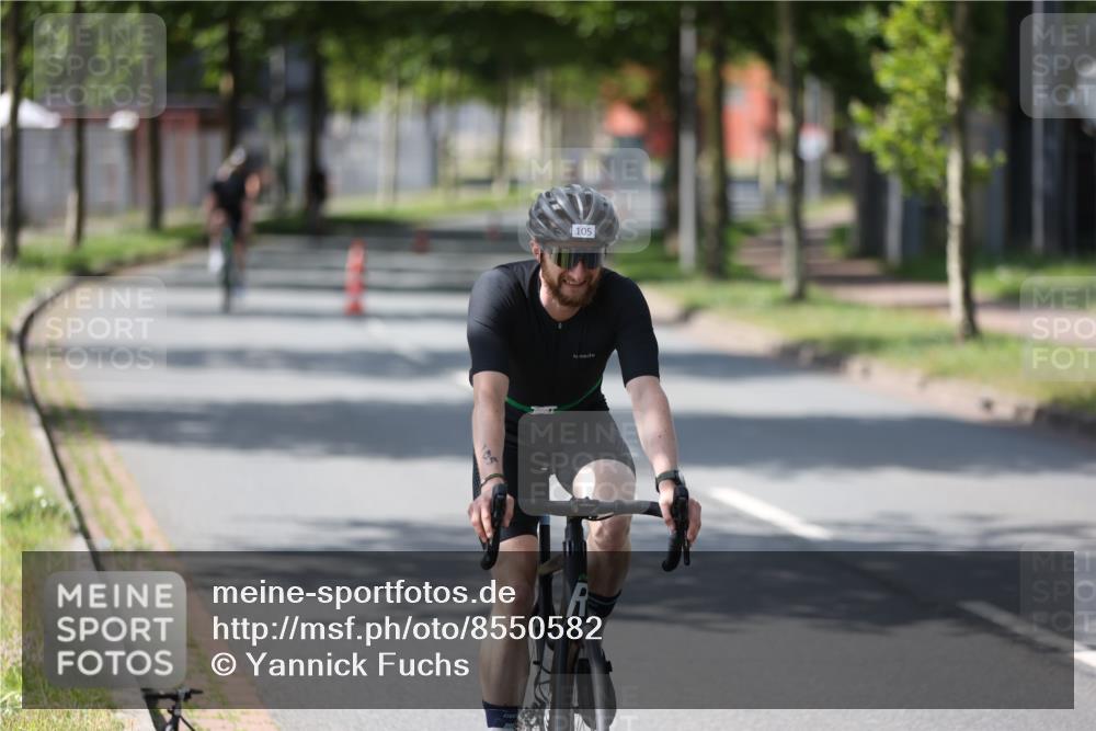 10.08.2025 - GEWOBA Citytriathlon Bremen Yannick Fuchs http://msf.ph/oto/8550582 10.08.2025 14:14:43 Radfahren 37, 68, 77, 93, 96, 105, 113, 143 meine-sportfotos.de