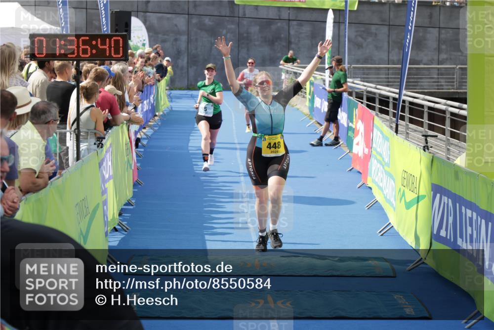 10.08.2025 - GEWOBA Citytriathlon Bremen H.Heesch http://msf.ph/oto/8550584 10.08.2025 11:40:22 Ziel 5, 448, 472 meine-sportfotos.de