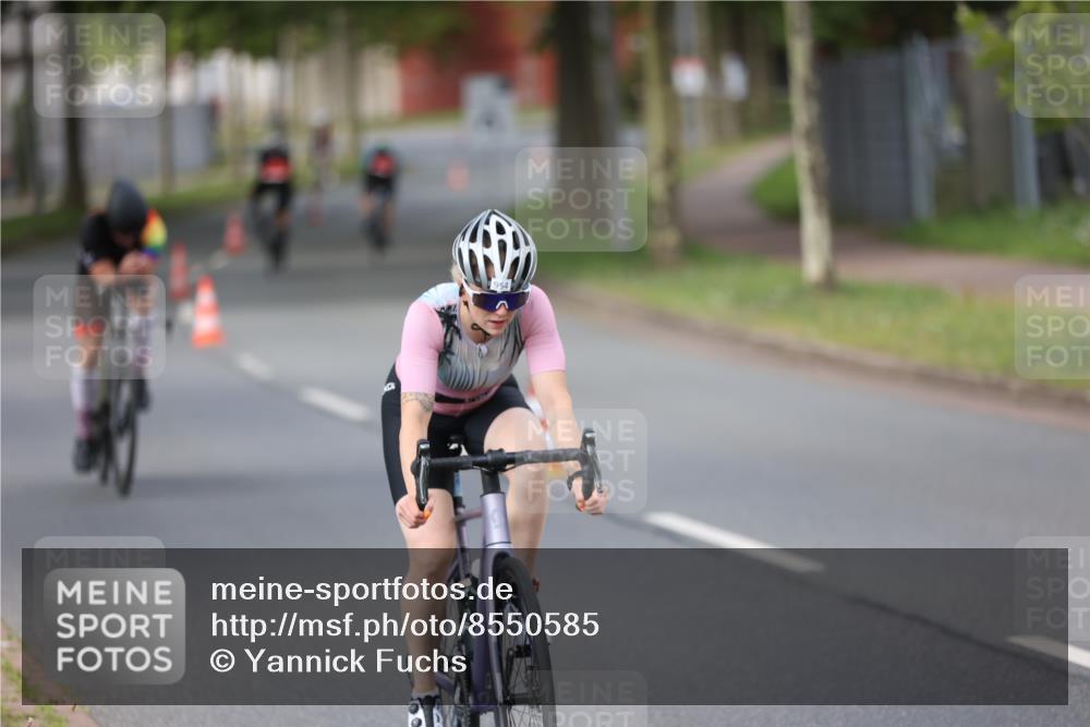 10.08.2025 - GEWOBA Citytriathlon Bremen Yannick Fuchs http://msf.ph/oto/8550585 10.08.2025 12:24:57 Radfahren 698, 737, 814, 880, 890, 896, 954, 955, 958 meine-sportfotos.de