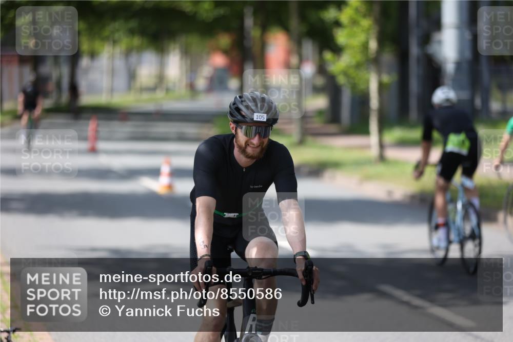 10.08.2025 - GEWOBA Citytriathlon Bremen Yannick Fuchs http://msf.ph/oto/8550586 10.08.2025 14:14:43 Radfahren 37, 68, 77, 93, 96, 105, 113, 143 meine-sportfotos.de