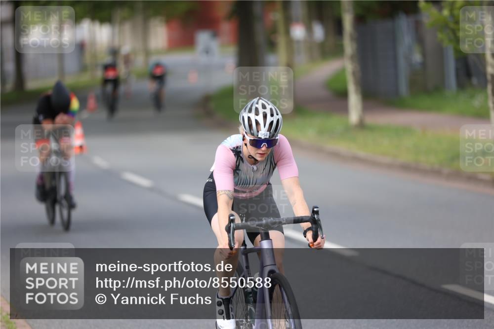 10.08.2025 - GEWOBA Citytriathlon Bremen Yannick Fuchs http://msf.ph/oto/8550588 10.08.2025 12:24:57 Radfahren 698, 737, 814, 880, 890, 896, 954, 955, 958 meine-sportfotos.de