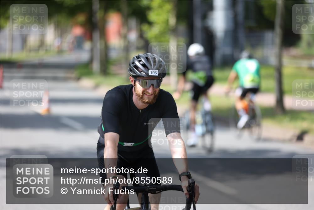 10.08.2025 - GEWOBA Citytriathlon Bremen Yannick Fuchs http://msf.ph/oto/8550589 10.08.2025 14:14:43 Radfahren 37, 68, 77, 93, 96, 105, 113, 143 meine-sportfotos.de