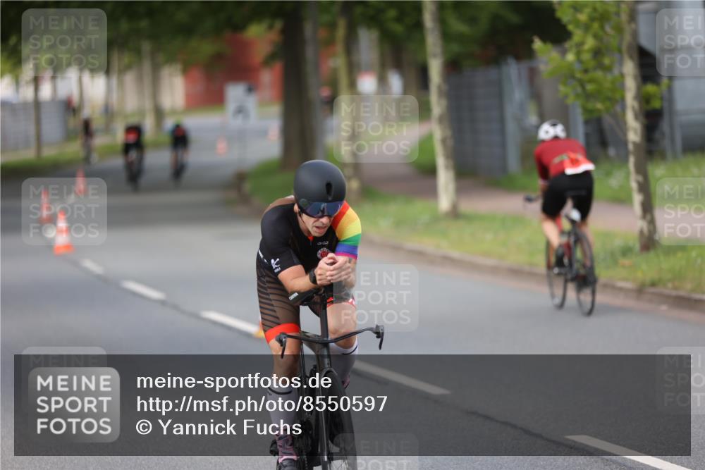 10.08.2025 - GEWOBA Citytriathlon Bremen Yannick Fuchs http://msf.ph/oto/8550597 10.08.2025 12:24:59 Radfahren 698, 737, 814, 880, 890, 896, 954, 955, 958 meine-sportfotos.de