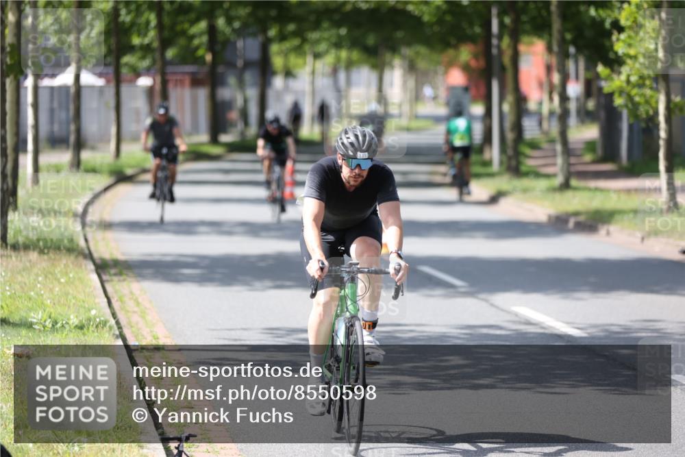 10.08.2025 - GEWOBA Citytriathlon Bremen Yannick Fuchs http://msf.ph/oto/8550598 10.08.2025 14:14:46 Radfahren 37, 68, 77, 82, 93, 96, 105, 113, 143 meine-sportfotos.de