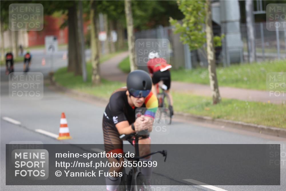 10.08.2025 - GEWOBA Citytriathlon Bremen Yannick Fuchs http://msf.ph/oto/8550599 10.08.2025 12:24:59 Radfahren 698, 737, 814, 880, 890, 896, 954, 955, 958 meine-sportfotos.de