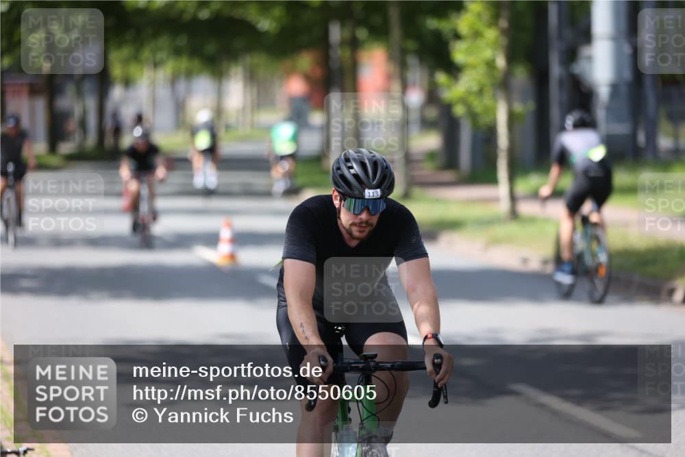 10.08.2025 - GEWOBA Citytriathlon Bremen Yannick Fuchs http://msf.ph/oto/8550605 10.08.2025 14:14:47 Radfahren 37, 68, 77, 82, 93, 96, 105, 113, 143 meine-sportfotos.de