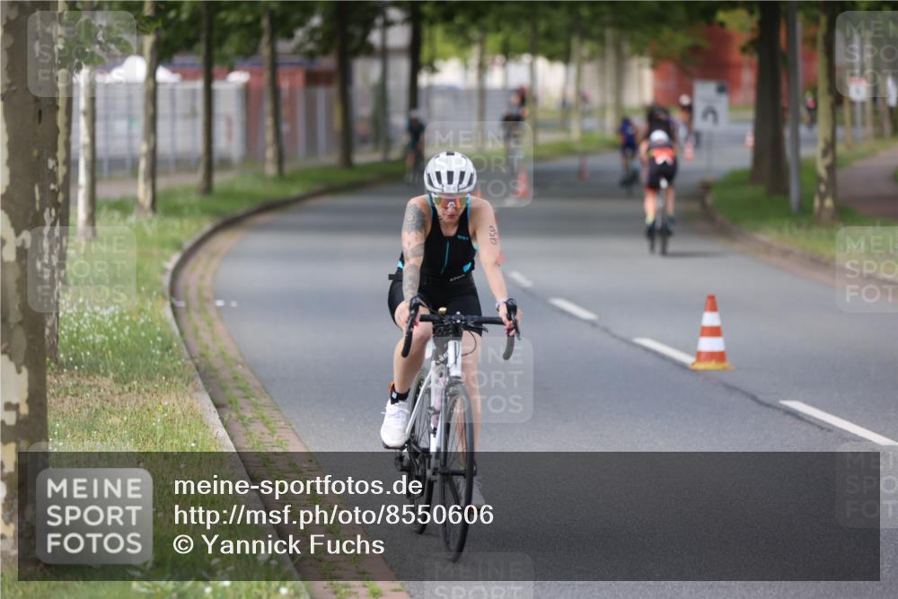 10.08.2025 - GEWOBA Citytriathlon Bremen Yannick Fuchs http://msf.ph/oto/8550606 10.08.2025 12:25:08 Radfahren 595, 814, 908, 954, 955, 958, 965 meine-sportfotos.de