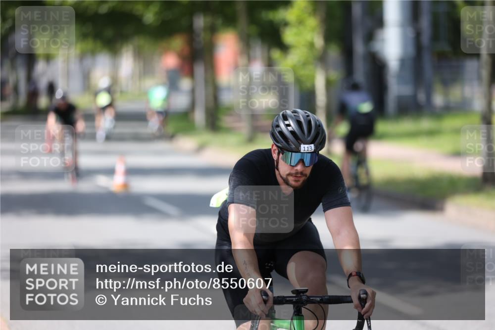 10.08.2025 - GEWOBA Citytriathlon Bremen Yannick Fuchs http://msf.ph/oto/8550607 10.08.2025 14:14:47 Radfahren 37, 68, 77, 82, 93, 96, 105, 113, 143 meine-sportfotos.de