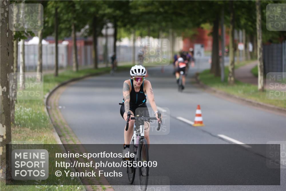 10.08.2025 - GEWOBA Citytriathlon Bremen Yannick Fuchs http://msf.ph/oto/8550609 10.08.2025 12:25:08 Radfahren 595, 814, 908, 954, 955, 958, 965 meine-sportfotos.de