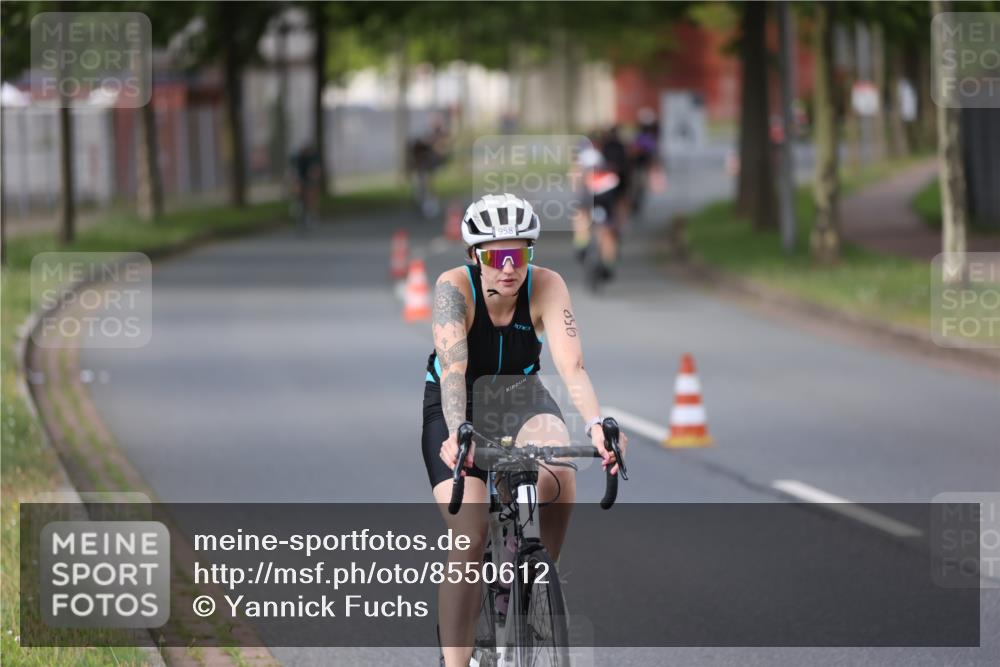 10.08.2025 - GEWOBA Citytriathlon Bremen Yannick Fuchs http://msf.ph/oto/8550612 10.08.2025 12:25:08 Radfahren 595, 814, 908, 954, 955, 958, 965 meine-sportfotos.de