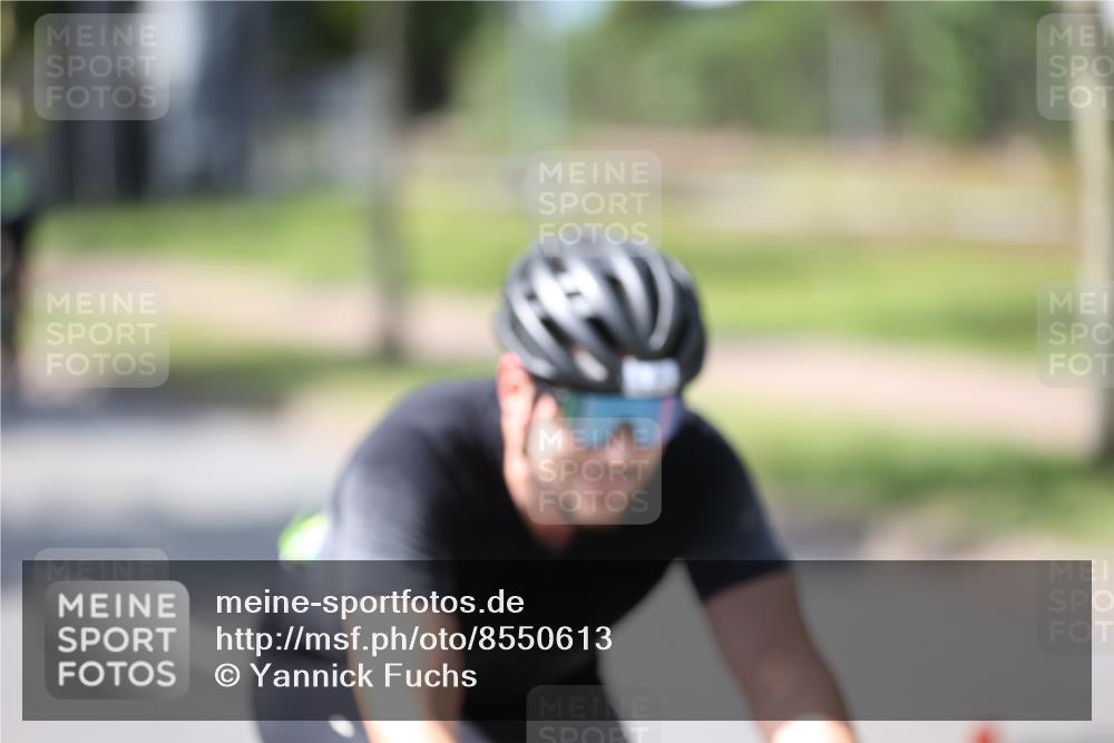 10.08.2025 - GEWOBA Citytriathlon Bremen Yannick Fuchs http://msf.ph/oto/8550613 10.08.2025 14:14:47 Radfahren 37, 68, 77, 82, 93, 96, 105, 113, 143 meine-sportfotos.de
