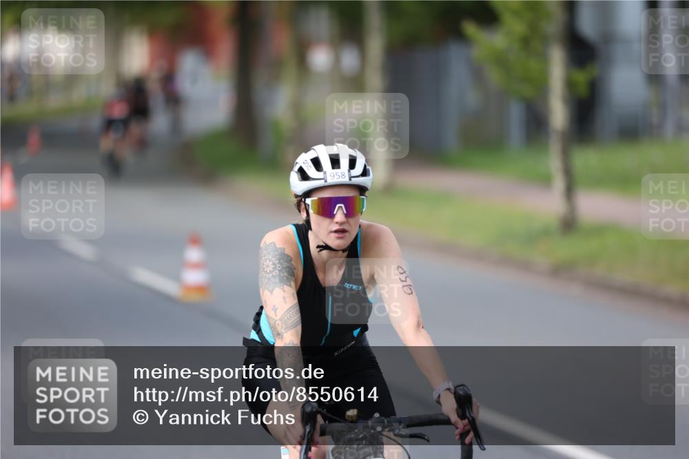 10.08.2025 - GEWOBA Citytriathlon Bremen Yannick Fuchs http://msf.ph/oto/8550614 10.08.2025 12:25:09 Radfahren 595, 619, 814, 908, 954, 955, 958, 965 meine-sportfotos.de