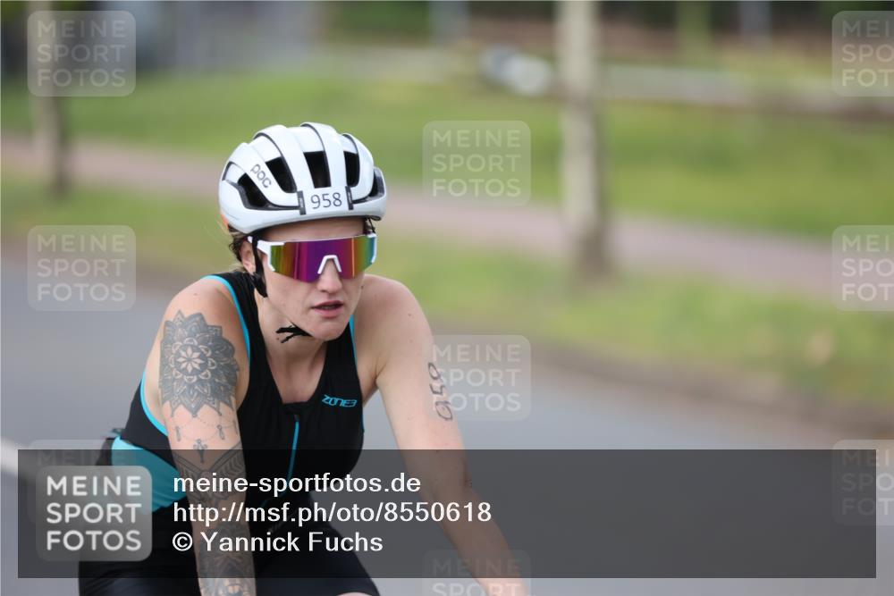 10.08.2025 - GEWOBA Citytriathlon Bremen Yannick Fuchs http://msf.ph/oto/8550618 10.08.2025 12:25:09 Radfahren 595, 619, 814, 908, 954, 955, 958, 965 meine-sportfotos.de