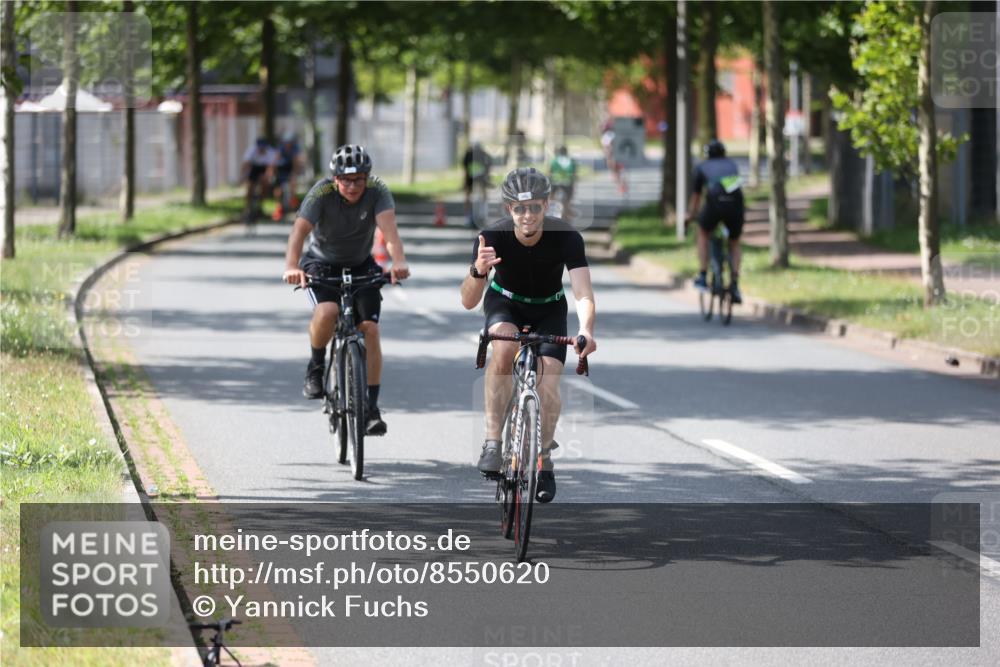 10.08.2025 - GEWOBA Citytriathlon Bremen Yannick Fuchs http://msf.ph/oto/8550620 10.08.2025 14:14:49 Radfahren 37, 68, 82, 93, 96, 105, 113, 143, 226 meine-sportfotos.de