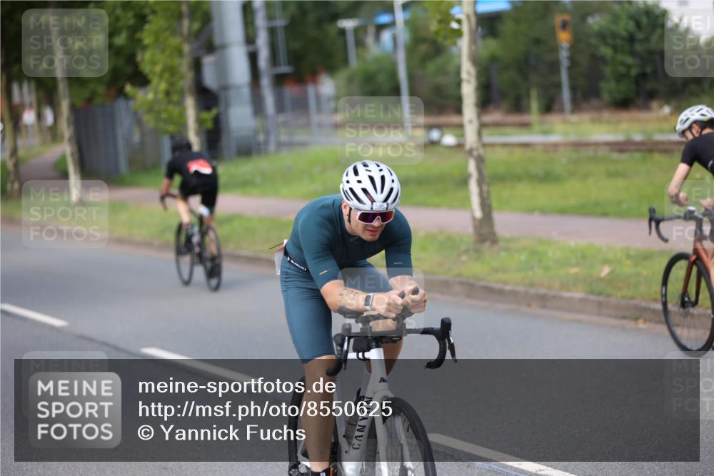 10.08.2025 - GEWOBA Citytriathlon Bremen Yannick Fuchs http://msf.ph/oto/8550625 10.08.2025 12:25:16 Radfahren 595, 619, 908, 958, 965, 1024 meine-sportfotos.de