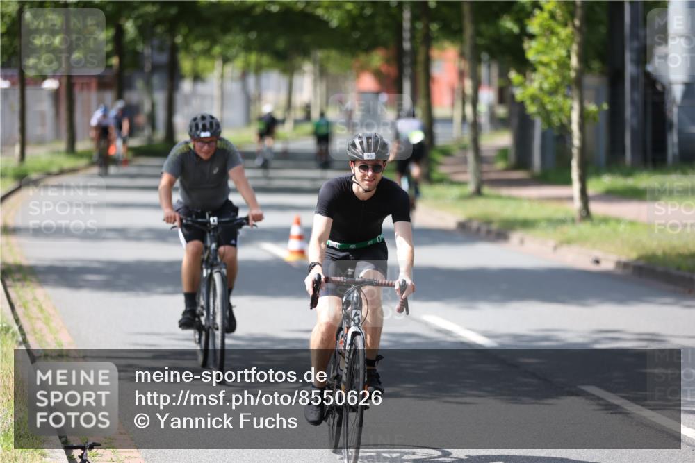 10.08.2025 - GEWOBA Citytriathlon Bremen Yannick Fuchs http://msf.ph/oto/8550626 10.08.2025 14:14:49 Radfahren 37, 68, 82, 93, 96, 105, 113, 143, 226 meine-sportfotos.de