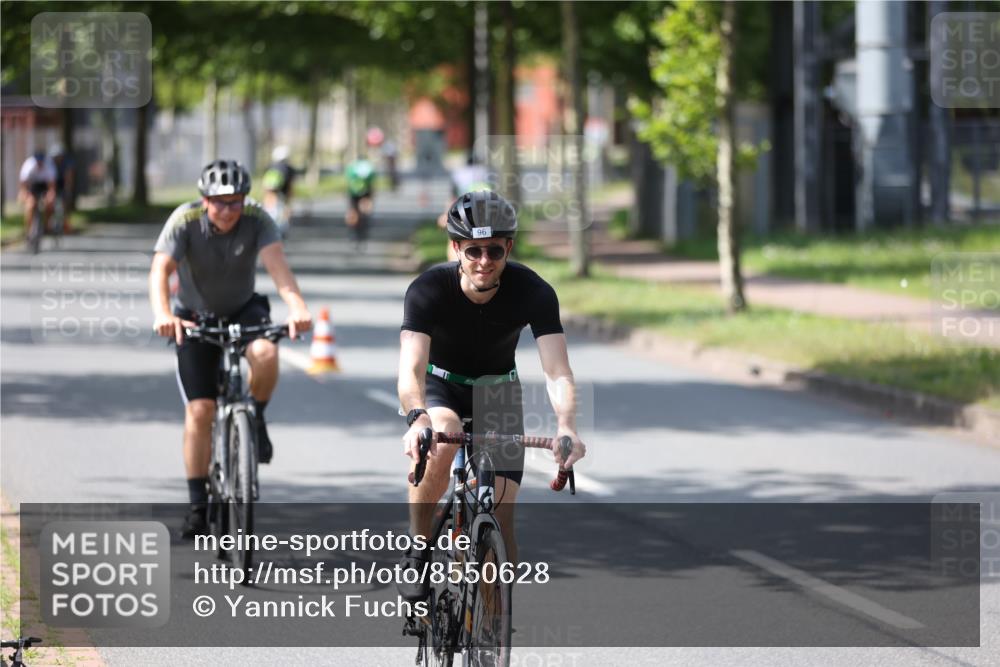 10.08.2025 - GEWOBA Citytriathlon Bremen Yannick Fuchs http://msf.ph/oto/8550628 10.08.2025 14:14:49 Radfahren 37, 68, 82, 93, 96, 105, 113, 143, 226 meine-sportfotos.de