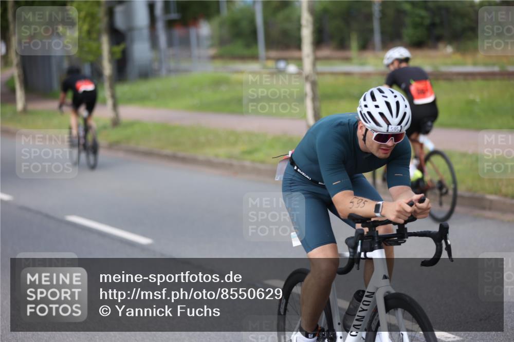 10.08.2025 - GEWOBA Citytriathlon Bremen Yannick Fuchs http://msf.ph/oto/8550629 10.08.2025 12:25:16 Radfahren 595, 619, 908, 958, 965, 1024 meine-sportfotos.de