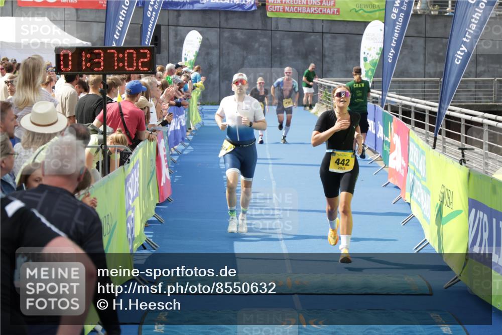10.08.2025 - GEWOBA Citytriathlon Bremen H.Heesch http://msf.ph/oto/8550632 10.08.2025 11:40:43 Ziel 401, 417, 442, 498 meine-sportfotos.de
