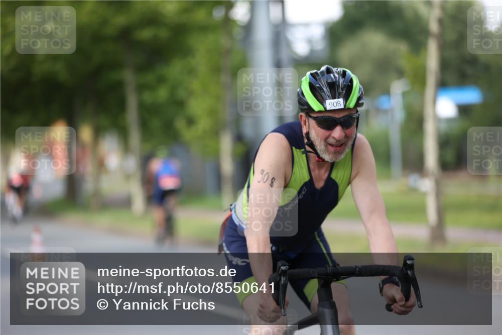 10.08.2025 - GEWOBA Citytriathlon Bremen Yannick Fuchs http://msf.ph/oto/8550641 10.08.2025 12:25:21 Radfahren 595, 619, 908, 958, 965, 1024 meine-sportfotos.de