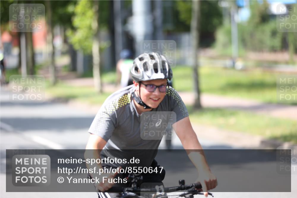 10.08.2025 - GEWOBA Citytriathlon Bremen Yannick Fuchs http://msf.ph/oto/8550647 10.08.2025 14:14:50 Radfahren 37, 68, 82, 96, 105, 113, 143, 226 meine-sportfotos.de