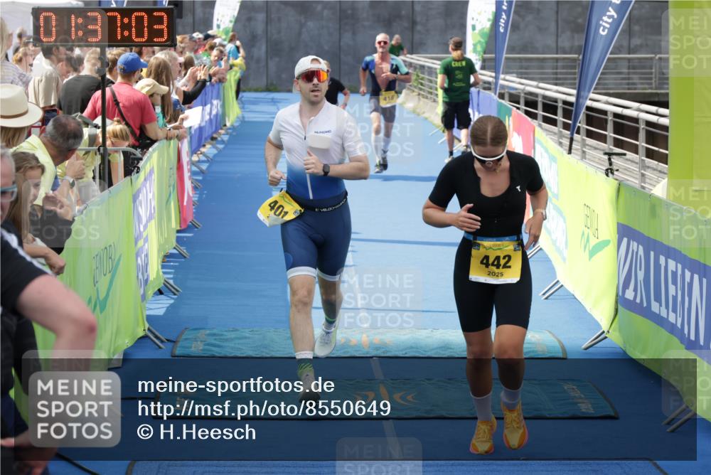 10.08.2025 - GEWOBA Citytriathlon Bremen H.Heesch http://msf.ph/oto/8550649 10.08.2025 11:40:45 Ziel 401, 417, 442, 498 meine-sportfotos.de