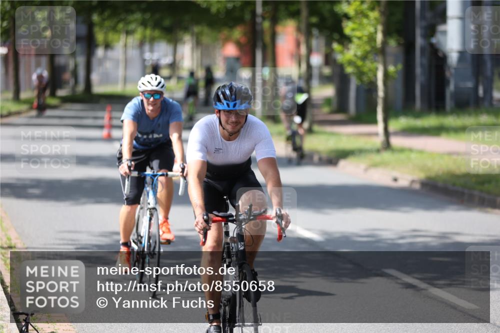 10.08.2025 - GEWOBA Citytriathlon Bremen Yannick Fuchs http://msf.ph/oto/8550658 10.08.2025 14:14:55 Radfahren 37, 68, 82, 96, 105, 113, 133, 146, 151, 226 meine-sportfotos.de