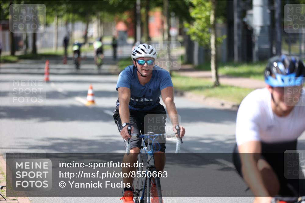 10.08.2025 - GEWOBA Citytriathlon Bremen Yannick Fuchs http://msf.ph/oto/8550663 10.08.2025 14:14:55 Radfahren 37, 68, 82, 96, 105, 113, 133, 146, 151, 226 meine-sportfotos.de